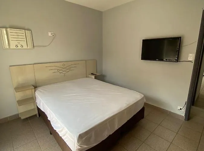 Apartamento Com Estacionamento, Wi-Fi, Ar Condicionado A 300 Metros Da Praia Da Enseada No Guaruja.