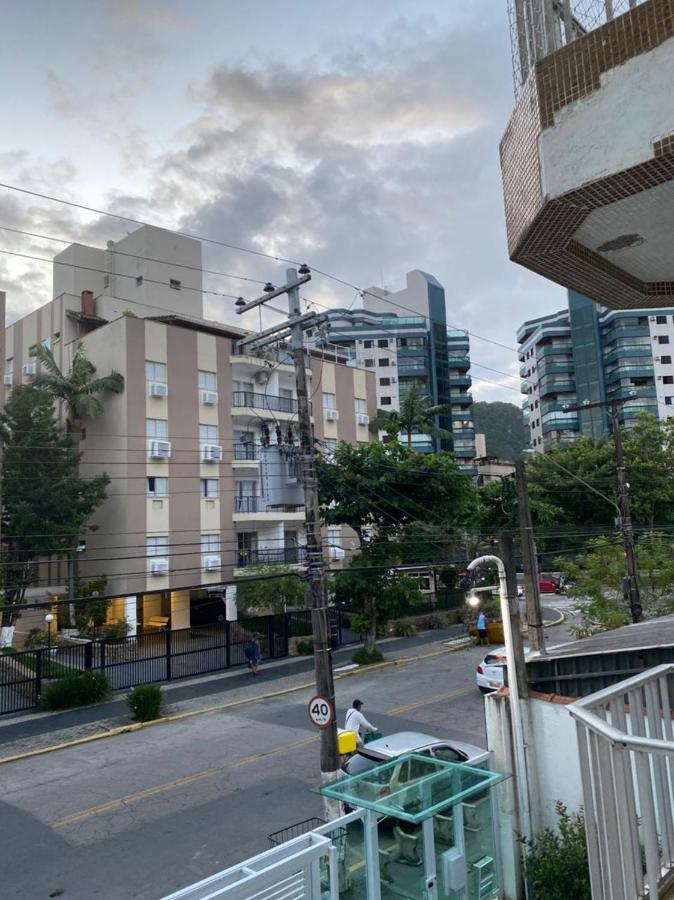Com Estacionamento, Wi-fi, Ar Condicionado A 300 Metros Da Da Enseada No Guaruja. Guaruja
