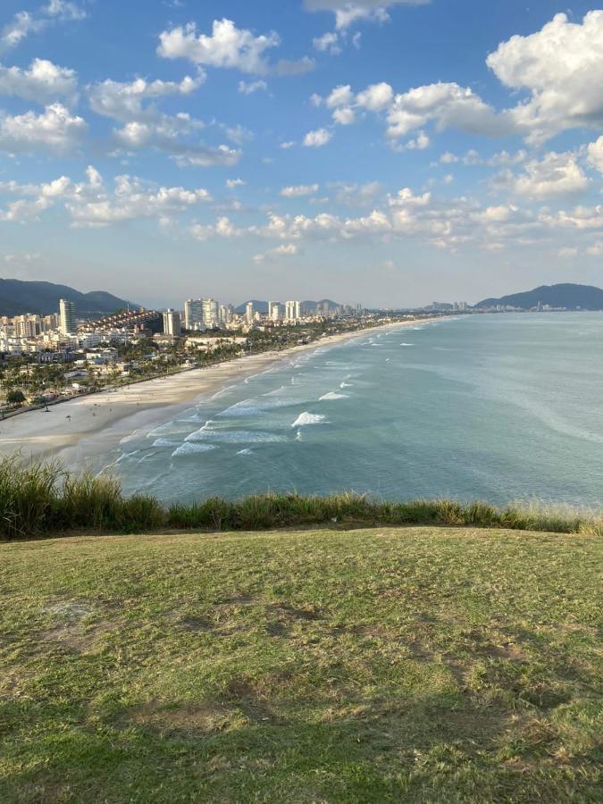 Com Estacionamento, Wi-fi, Ar Condicionado A 300 Metros Da Da Enseada No Guaruja. Apartment