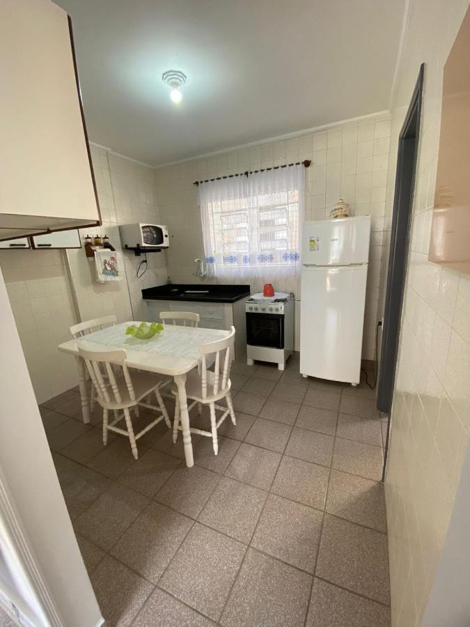 Com Estacionamento, Wi-fi, Ar Condicionado A 300 Metros Da Da Enseada No Guaruja. Apartment