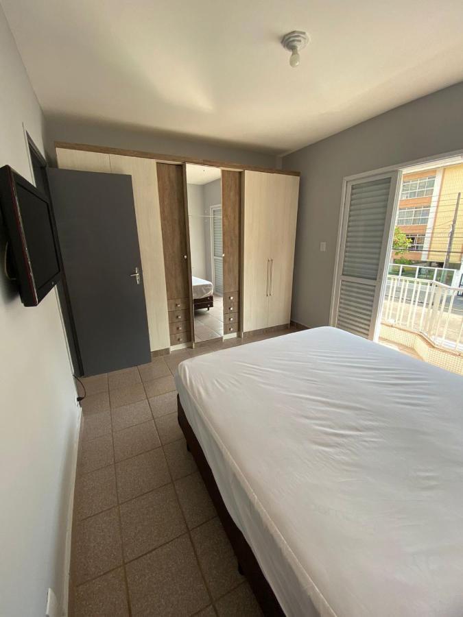 Com Estacionamento, Wi-fi, Ar Condicionado A 300 Metros Da Da Enseada No Guaruja. Apartment *