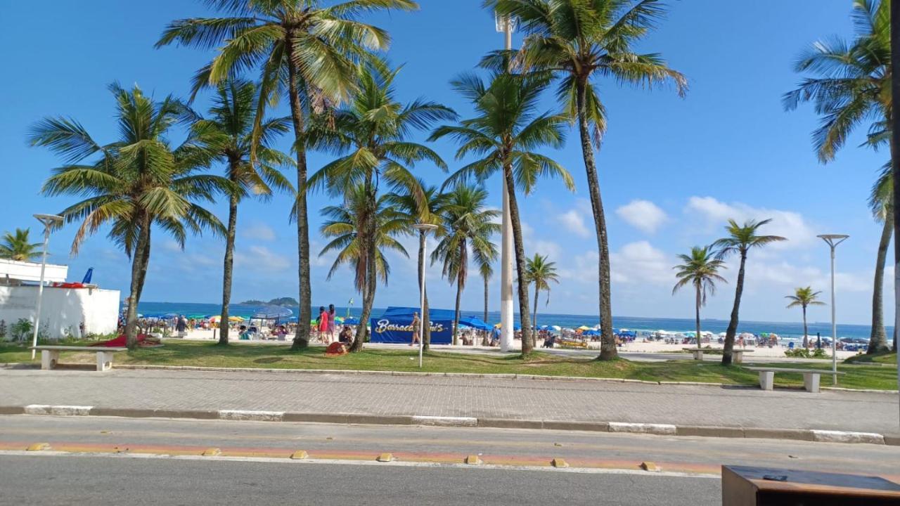 Com Estacionamento, Wi-fi, Ar Condicionado A 300 Metros Da Da Enseada No Guaruja. *
