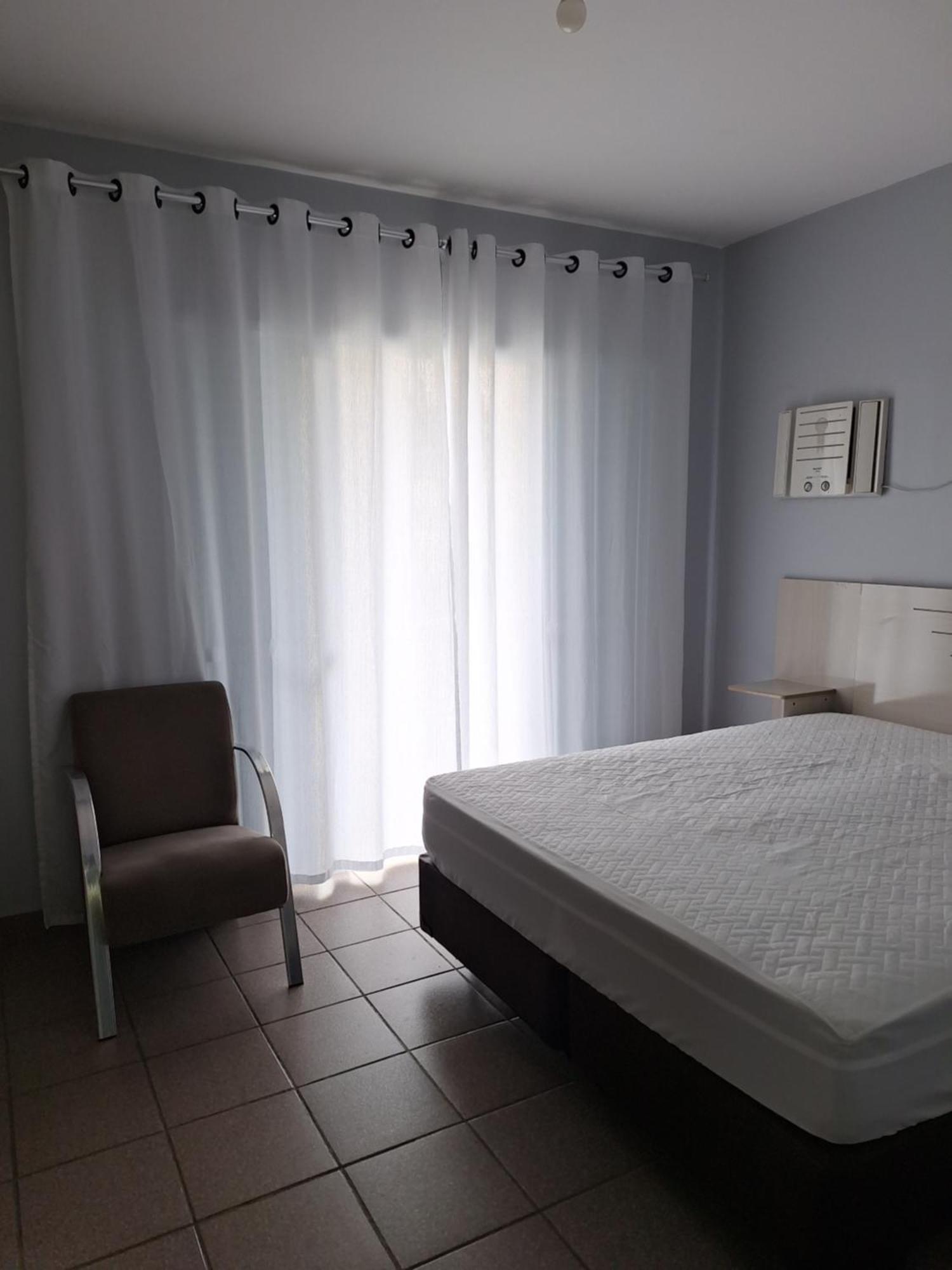 Com Estacionamento, Wi-fi, Ar Condicionado A 300 Metros Da Da Enseada No Guaruja. Apartment