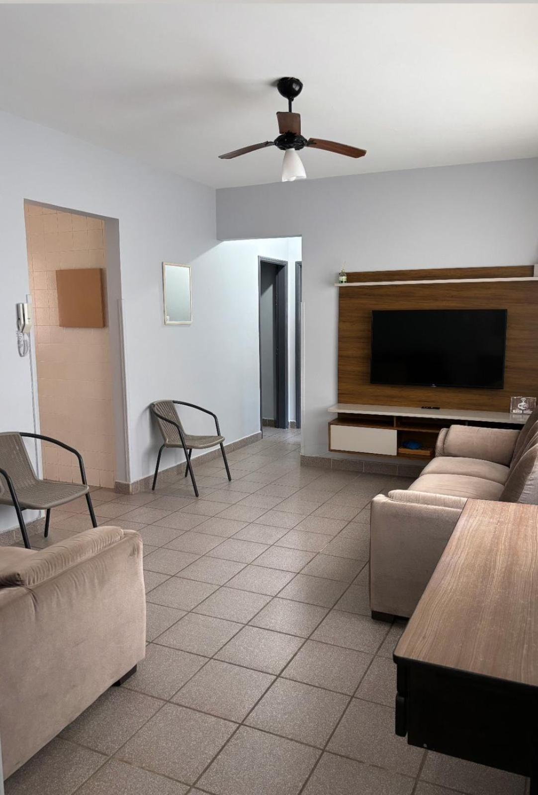Apartment Com Estacionamento, Wi-fi, Ar Condicionado A 300 Metros Da Da Enseada No Guaruja.