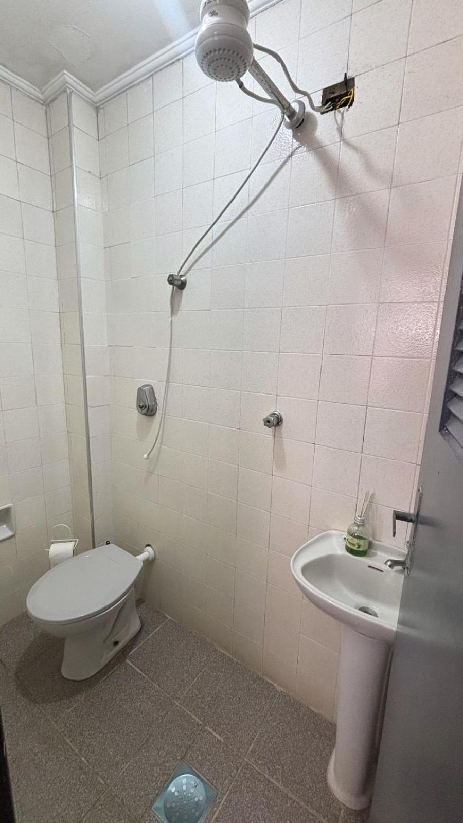 Com Estacionamento, Wi-fi, Ar Condicionado A 300 Metros Da Da Enseada No Guaruja. Guaruja